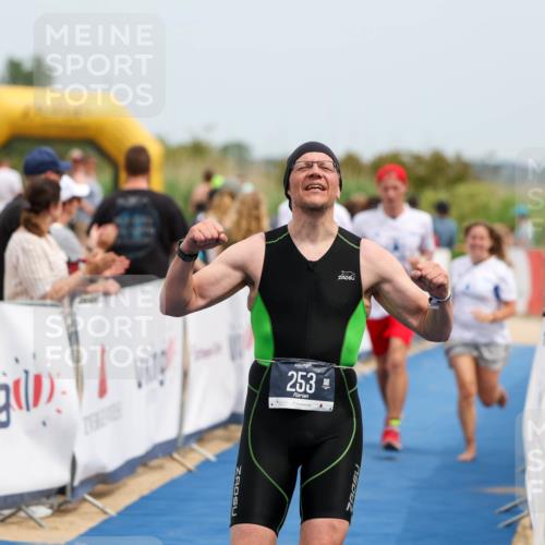 22.06.2025 - Viking Triathlon Michael Strokosch http://msf.ph/oto/8069481 22.06.2025 15:17:13 Ziel 253, 657 meine-sportfotos.de
