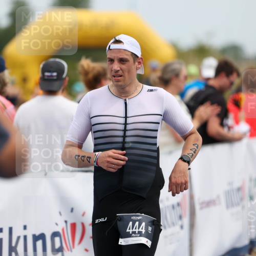 22.06.2025 - Viking Triathlon Michael Strokosch http://msf.ph/oto/8069544 22.06.2025 14:40:44 Ziel 444 meine-sportfotos.de