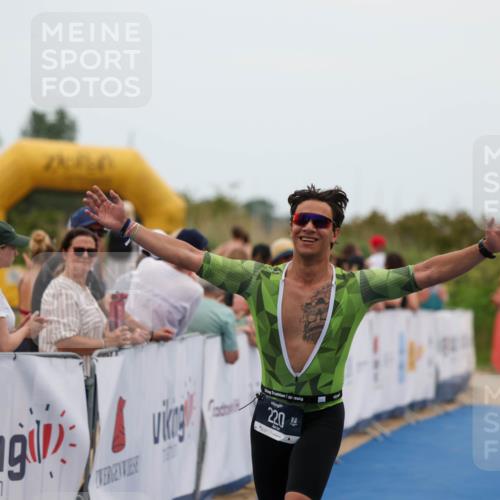 22.06.2025 - Viking Triathlon Michael Strokosch http://msf.ph/oto/8070691 22.06.2025 15:26:47 Ziel 220 meine-sportfotos.de