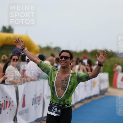 22.06.2025 - Viking Triathlon Michael Strokosch http://msf.ph/oto/8070702 22.06.2025 15:26:47 Ziel 220 meine-sportfotos.de