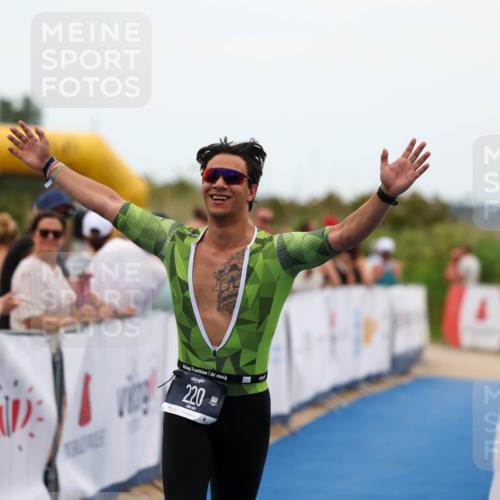 22.06.2025 - Viking Triathlon Michael Strokosch http://msf.ph/oto/8070704 22.06.2025 15:26:47 Ziel 220 meine-sportfotos.de