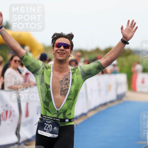 22.06.2025 - Viking Triathlon Michael Strokosch http://msf.ph/oto/8070713 22.06.2025 15:26:48 Ziel 220 meine-sportfotos.de