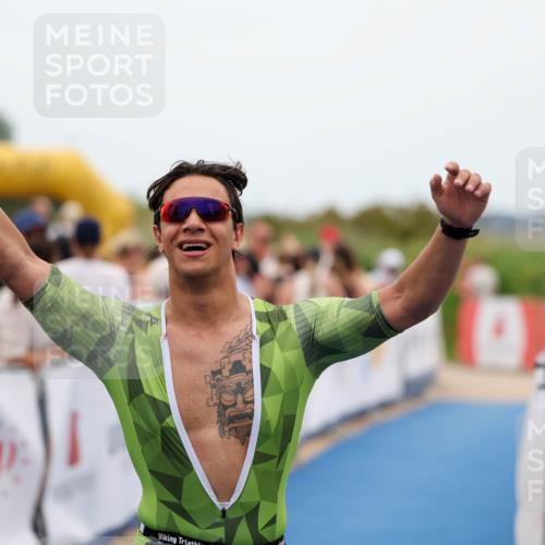 22.06.2025 - Viking Triathlon Michael Strokosch http://msf.ph/oto/8070718 22.06.2025 15:26:48 Ziel 220 meine-sportfotos.de
