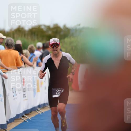22.06.2025 - Viking Triathlon Michael Strokosch http://msf.ph/oto/8071002 22.06.2025 15:00:22 Ziel 207 meine-sportfotos.de