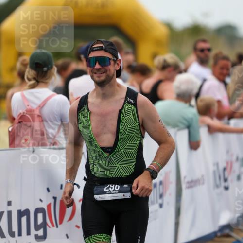 22.06.2025 - Viking Triathlon Michael Strokosch http://msf.ph/oto/8071329 22.06.2025 15:28:50 Ziel 296 meine-sportfotos.de