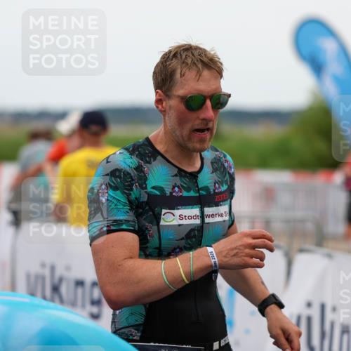22.06.2025 - Viking Triathlon Michael Strokosch http://msf.ph/oto/8071404 22.06.2025 15:29:25 Ziel 376 meine-sportfotos.de