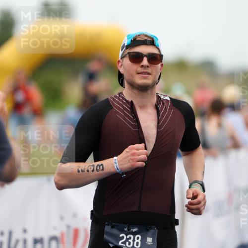 22.06.2025 - Viking Triathlon Michael Strokosch http://msf.ph/oto/8071556 22.06.2025 15:44:27 Ziel 238 meine-sportfotos.de