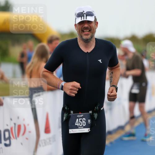 22.06.2025 - Viking Triathlon Michael Strokosch http://msf.ph/oto/8072011 22.06.2025 15:46:49 Ziel 335, 456 meine-sportfotos.de