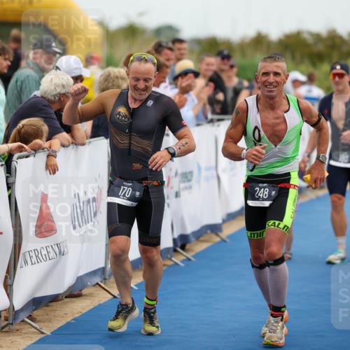 22.06.2025 - Viking Triathlon Michael Strokosch http://msf.ph/oto/8072716 22.06.2025 15:40:00 Ziel 170, 180, 248 meine-sportfotos.de