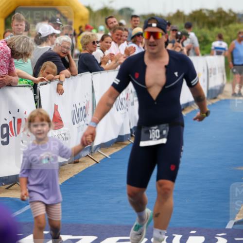 22.06.2025 - Viking Triathlon Michael Strokosch http://msf.ph/oto/8072752 22.06.2025 15:40:05 Ziel 170, 180, 248 meine-sportfotos.de
