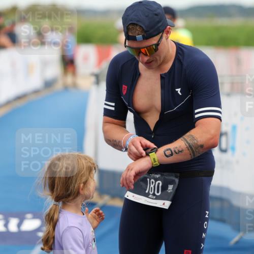 22.06.2025 - Viking Triathlon Michael Strokosch http://msf.ph/oto/8072776 22.06.2025 15:40:09 Ziel 180 meine-sportfotos.de