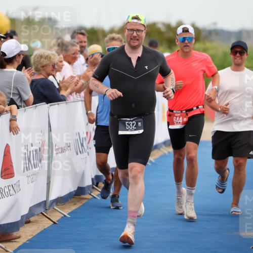 22.06.2025 - Viking Triathlon Michael Strokosch http://msf.ph/oto/8072807 22.06.2025 15:40:18 Ziel 532, 644 meine-sportfotos.de