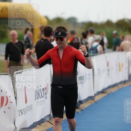 22.06.2025 - Viking Triathlon Yannick Fuchs http://msf.ph/oto/8075755 22.06.2025 16:17:13 Ziel 106 meine-sportfotos.de