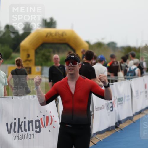 22.06.2025 - Viking Triathlon Yannick Fuchs http://msf.ph/oto/8075758 22.06.2025 16:17:14 Ziel 106 meine-sportfotos.de