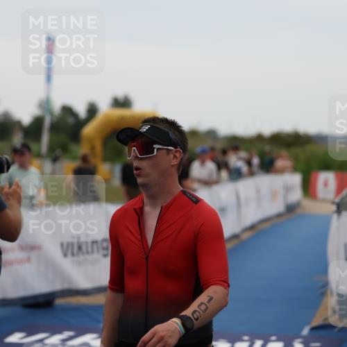 22.06.2025 - Viking Triathlon Yannick Fuchs http://msf.ph/oto/8075766 22.06.2025 16:17:17 Ziel 106 meine-sportfotos.de
