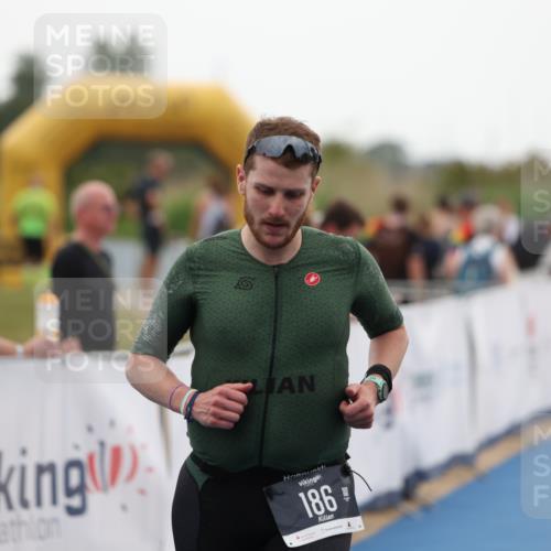 22.06.2025 - Viking Triathlon Yannick Fuchs http://msf.ph/oto/8075833 22.06.2025 16:18:36 Ziel 186 meine-sportfotos.de