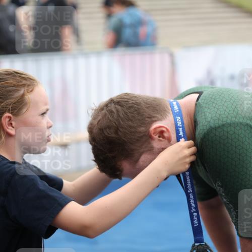22.06.2025 - Viking Triathlon Yannick Fuchs http://msf.ph/oto/8075841 22.06.2025 16:18:42 Ziel  meine-sportfotos.de