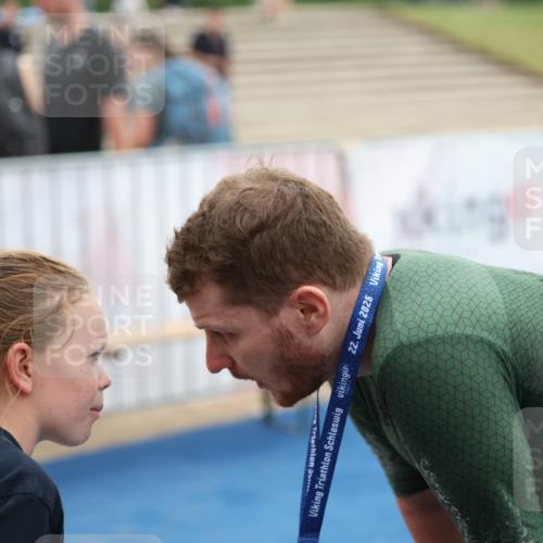 22.06.2025 - Viking Triathlon Yannick Fuchs http://msf.ph/oto/8075844 22.06.2025 16:18:42 Ziel  meine-sportfotos.de