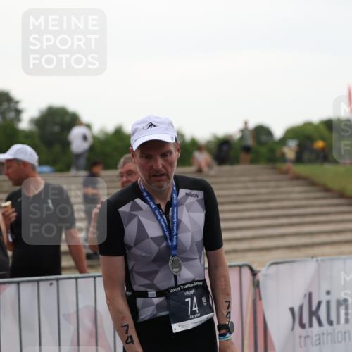 22.06.2025 - Viking Triathlon Yannick Fuchs http://msf.ph/oto/8075984 22.06.2025 16:20:47 Ziel  meine-sportfotos.de