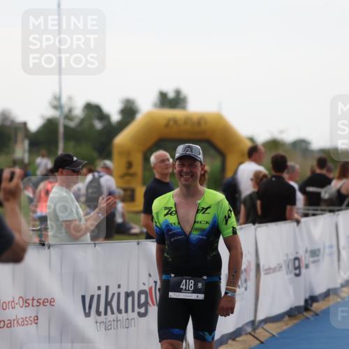 22.06.2025 - Viking Triathlon Yannick Fuchs http://msf.ph/oto/8076073 22.06.2025 16:22:09 Ziel 418 meine-sportfotos.de