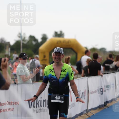 22.06.2025 - Viking Triathlon Yannick Fuchs http://msf.ph/oto/8076075 22.06.2025 16:22:09 Ziel 418 meine-sportfotos.de