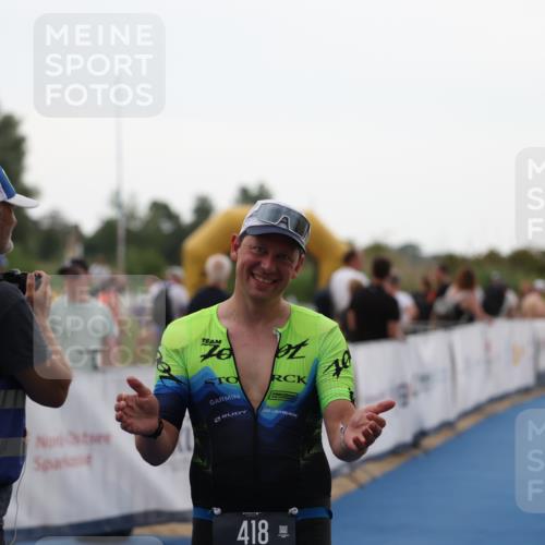 22.06.2025 - Viking Triathlon Yannick Fuchs http://msf.ph/oto/8076084 22.06.2025 16:22:13 Ziel 418 meine-sportfotos.de