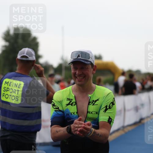 22.06.2025 - Viking Triathlon Yannick Fuchs http://msf.ph/oto/8076090 22.06.2025 16:22:14 Ziel 418 meine-sportfotos.de