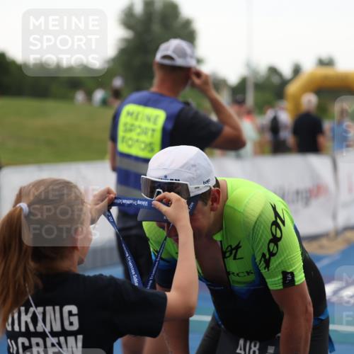22.06.2025 - Viking Triathlon Yannick Fuchs http://msf.ph/oto/8076092 22.06.2025 16:22:15 Ziel 418 meine-sportfotos.de