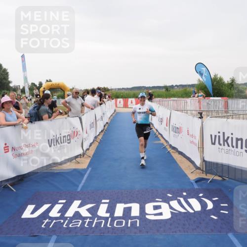22.06.2025 - Viking Triathlon MichiJ http://msf.ph/oto/8076359 22.06.2025 16:02:07 Ziel 256 meine-sportfotos.de