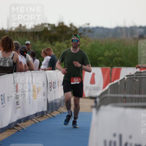 22.06.2025 - Viking Triathlon Yannick Fuchs http://msf.ph/oto/8076493 22.06.2025 16:23:16 Ziel 634 meine-sportfotos.de
