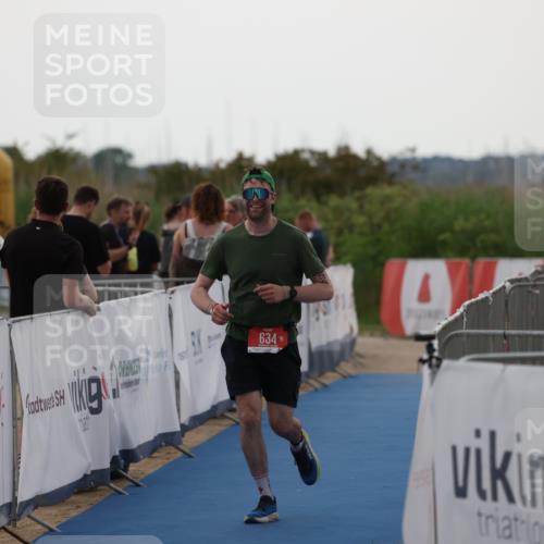 22.06.2025 - Viking Triathlon Yannick Fuchs http://msf.ph/oto/8076513 22.06.2025 16:23:18 Ziel 634 meine-sportfotos.de