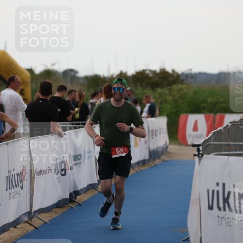 22.06.2025 - Viking Triathlon Yannick Fuchs http://msf.ph/oto/8076520 22.06.2025 16:23:18 Ziel 634 meine-sportfotos.de