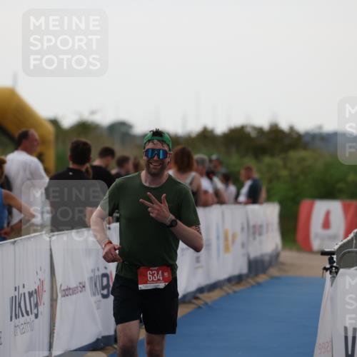22.06.2025 - Viking Triathlon Yannick Fuchs http://msf.ph/oto/8076534 22.06.2025 16:23:19 Ziel 634 meine-sportfotos.de