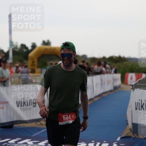 22.06.2025 - Viking Triathlon Yannick Fuchs http://msf.ph/oto/8076571 22.06.2025 16:23:22 Ziel 634 meine-sportfotos.de