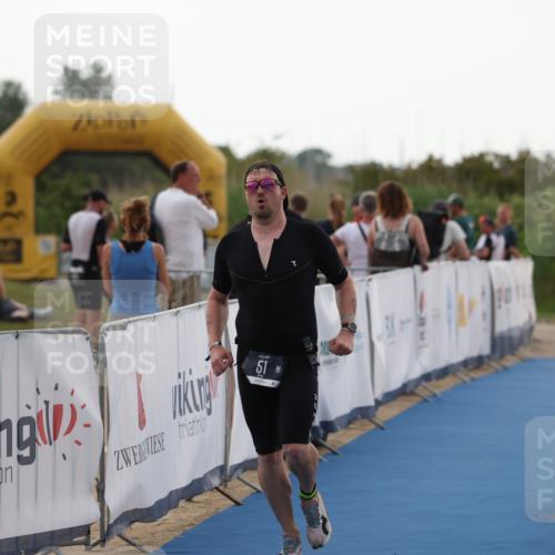 22.06.2025 - Viking Triathlon Yannick Fuchs http://msf.ph/oto/8076646 22.06.2025 16:24:31 Ziel 51 meine-sportfotos.de