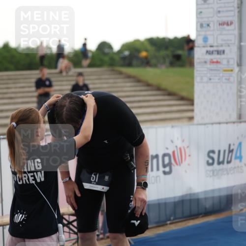 22.06.2025 - Viking Triathlon Yannick Fuchs http://msf.ph/oto/8076677 22.06.2025 16:24:38 Ziel  meine-sportfotos.de