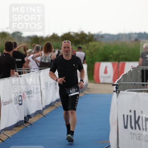 22.06.2025 - Viking Triathlon Yannick Fuchs http://msf.ph/oto/8076735 22.06.2025 16:25:23 Ziel 439 meine-sportfotos.de
