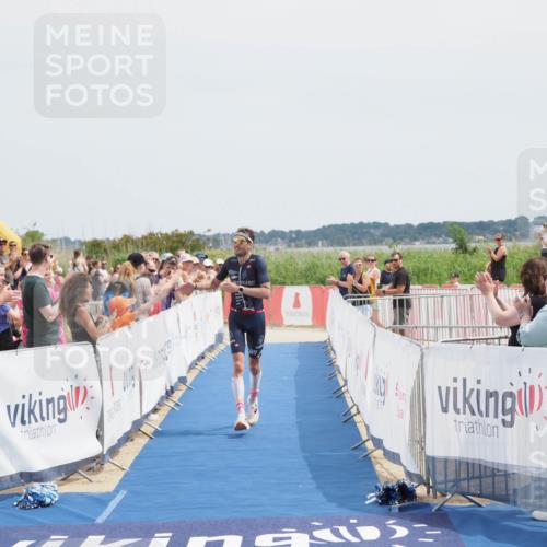 22.06.2025 - Viking Triathlon MichiJ http://msf.ph/oto/8076774 22.06.2025 14:03:23 Ziel 557 meine-sportfotos.de