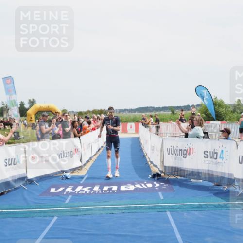 22.06.2025 - Viking Triathlon MichiJ http://msf.ph/oto/8076947 22.06.2025 14:03:25 Ziel 557 meine-sportfotos.de