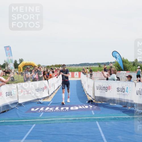 22.06.2025 - Viking Triathlon MichiJ http://msf.ph/oto/8076956 22.06.2025 14:03:25 Ziel 557 meine-sportfotos.de