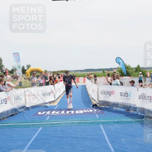 22.06.2025 - Viking Triathlon MichiJ http://msf.ph/oto/8077001 22.06.2025 14:03:25 Ziel 557 meine-sportfotos.de