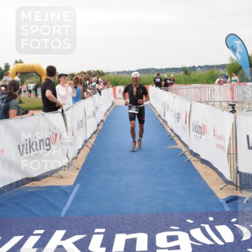 22.06.2025 - Viking Triathlon MichiJ http://msf.ph/oto/8077049 22.06.2025 16:02:37 Ziel 283 meine-sportfotos.de