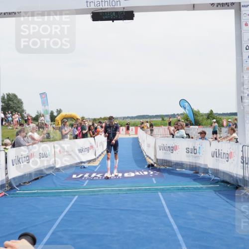 22.06.2025 - Viking Triathlon MichiJ http://msf.ph/oto/8077067 22.06.2025 14:03:26 Ziel 557 meine-sportfotos.de