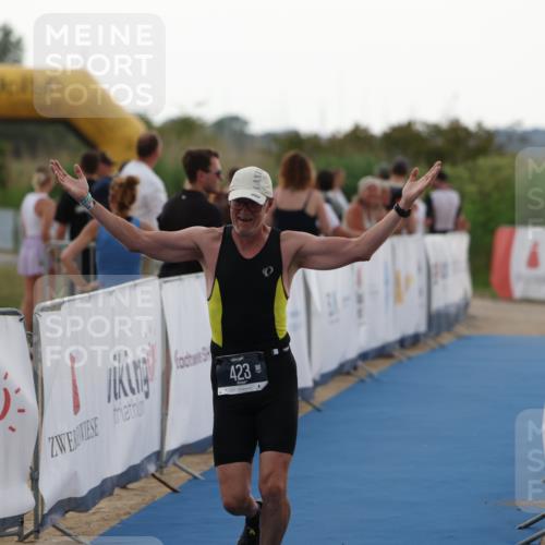 22.06.2025 - Viking Triathlon Yannick Fuchs http://msf.ph/oto/8077091 22.06.2025 16:26:14 Ziel 423 meine-sportfotos.de