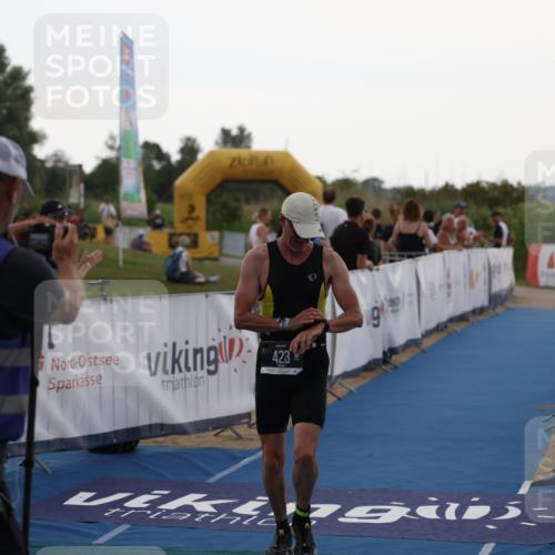 22.06.2025 - Viking Triathlon Yannick Fuchs http://msf.ph/oto/8077109 22.06.2025 16:26:16 Ziel 423 meine-sportfotos.de