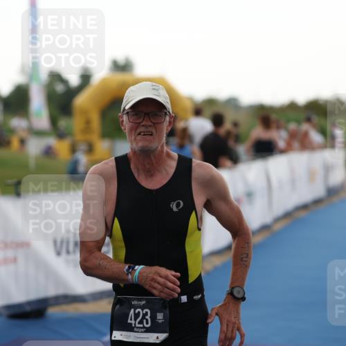 22.06.2025 - Viking Triathlon Yannick Fuchs http://msf.ph/oto/8077118 22.06.2025 16:26:17 Ziel 423 meine-sportfotos.de