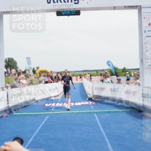 22.06.2025 - Viking Triathlon MichiJ http://msf.ph/oto/8077129 22.06.2025 14:03:27 Ziel 557 meine-sportfotos.de