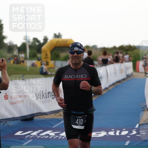 22.06.2025 - Viking Triathlon Yannick Fuchs http://msf.ph/oto/8077188 22.06.2025 16:26:38 Ziel 410 meine-sportfotos.de