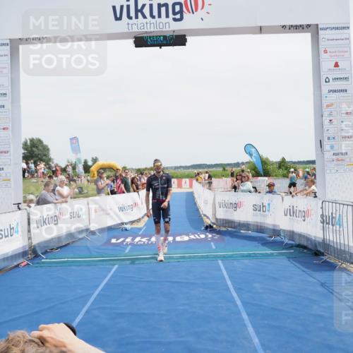 22.06.2025 - Viking Triathlon MichiJ http://msf.ph/oto/8077207 22.06.2025 14:03:28 Ziel 557 meine-sportfotos.de