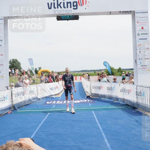 22.06.2025 - Viking Triathlon MichiJ http://msf.ph/oto/8077228 22.06.2025 14:03:28 Ziel 557 meine-sportfotos.de